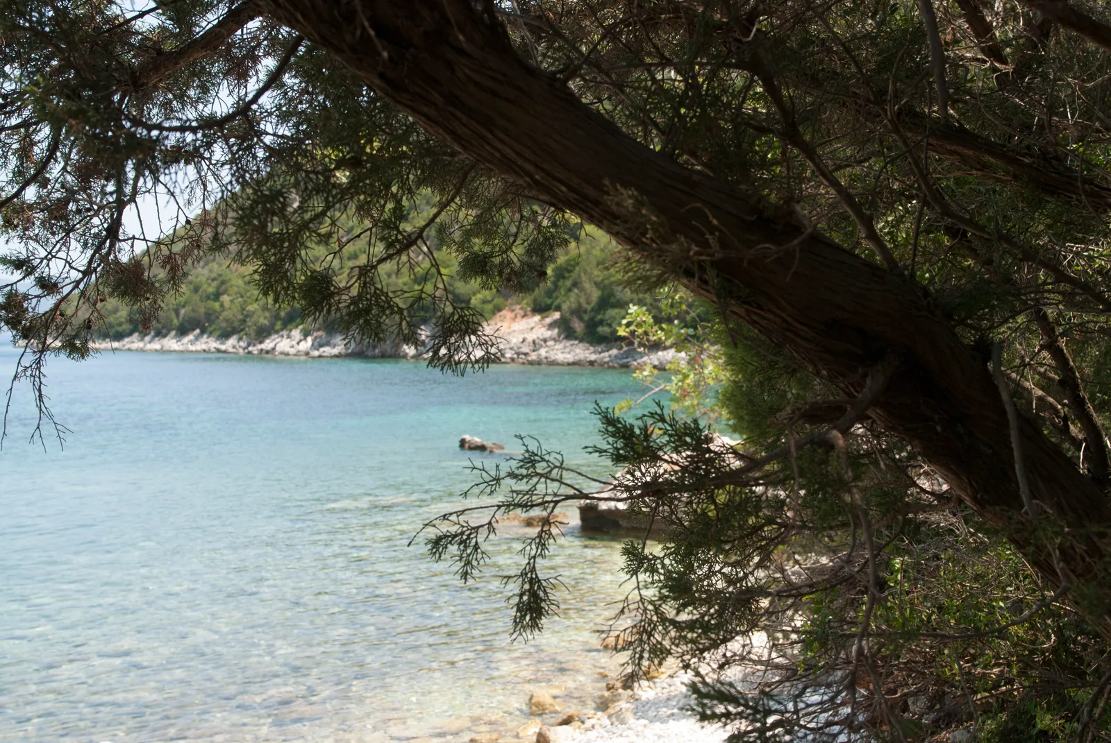 Tyrkysová voda v zátoce Antisamos na Kefalonii